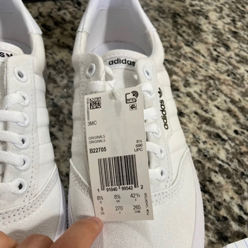 Adidas Original 3MC sneakers.